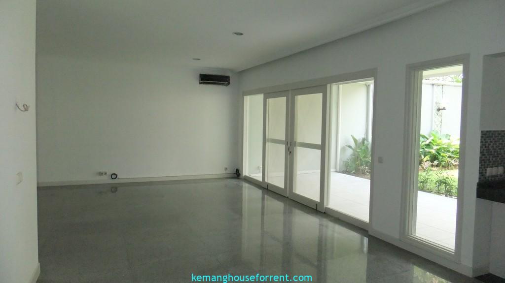 4 BR Rent House in Compound Cipete