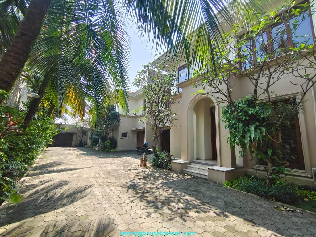 Compound for rent in pejaten barat Barat