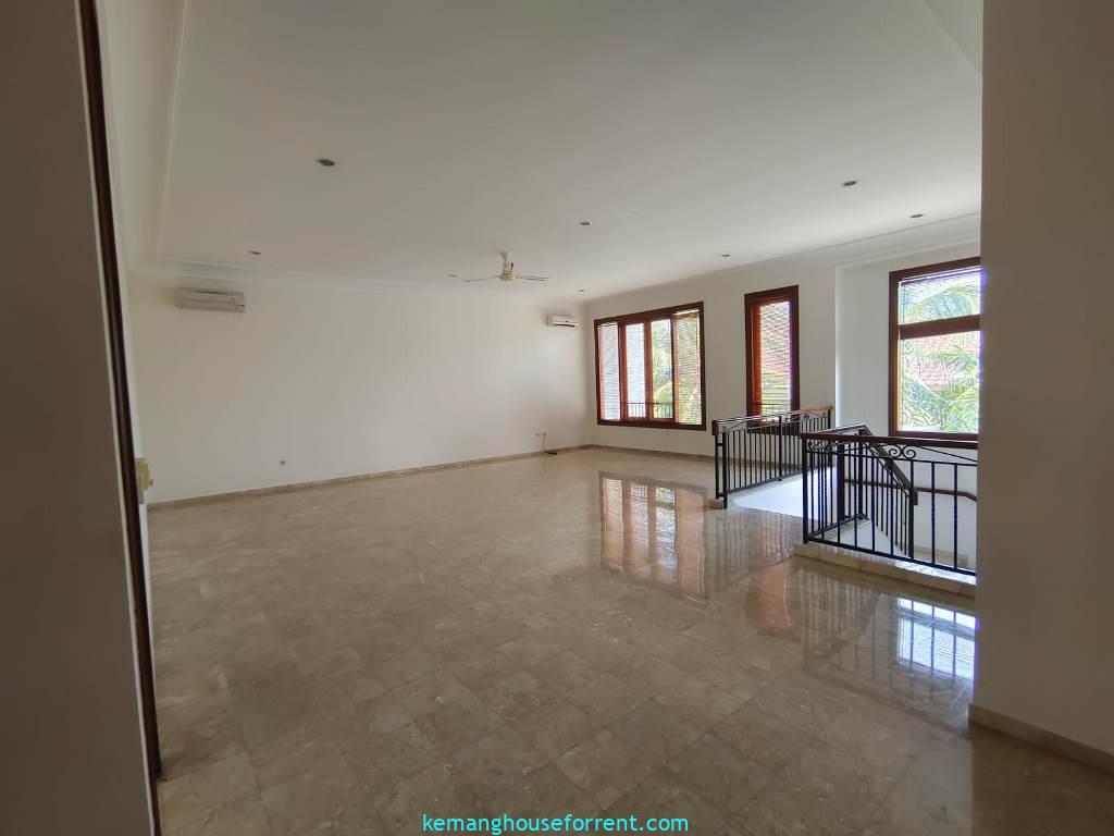 Compound for rent in pejaten barat