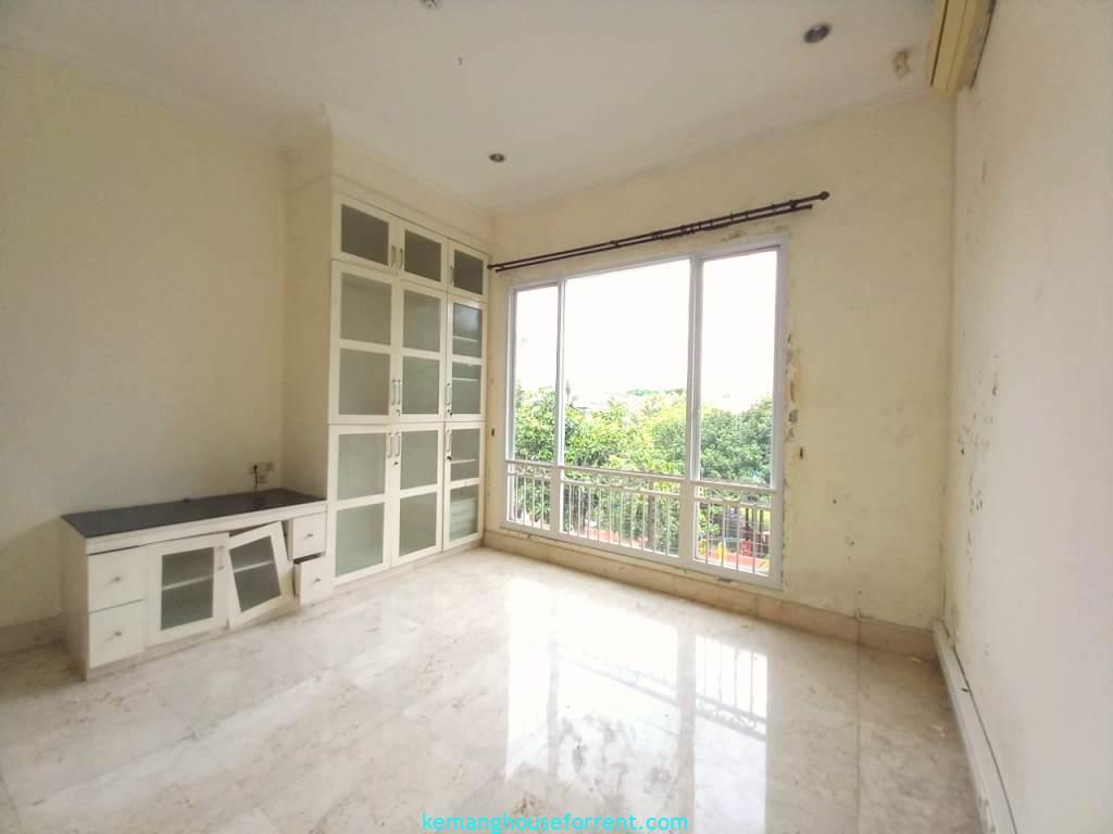 House for Rent in East Kemang with 5 Bedrooms.-