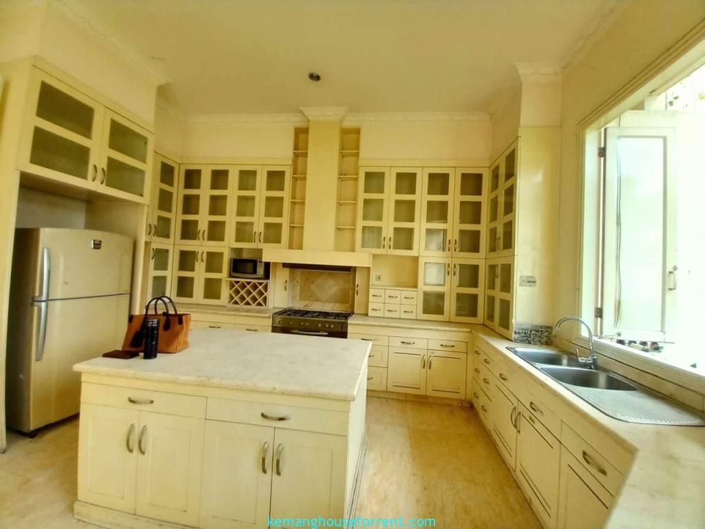 House for Rent in East Kemang with 5 Bedrooms.-