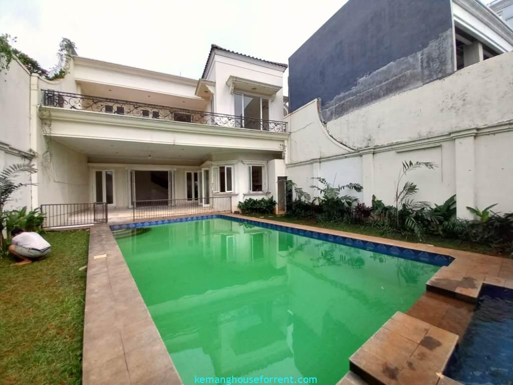 House for Rent in East Kemang with 5 Bedrooms.-