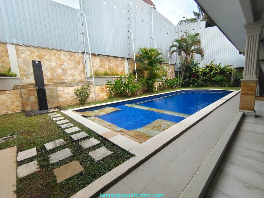 Single-Story House for Rent with Swimming Pool and Close to MRT