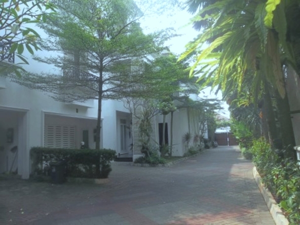 Compound in Pondok Indah for Rent