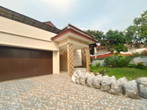 5-Bedroom House for Rent on Jalan Jeruk Purut -
