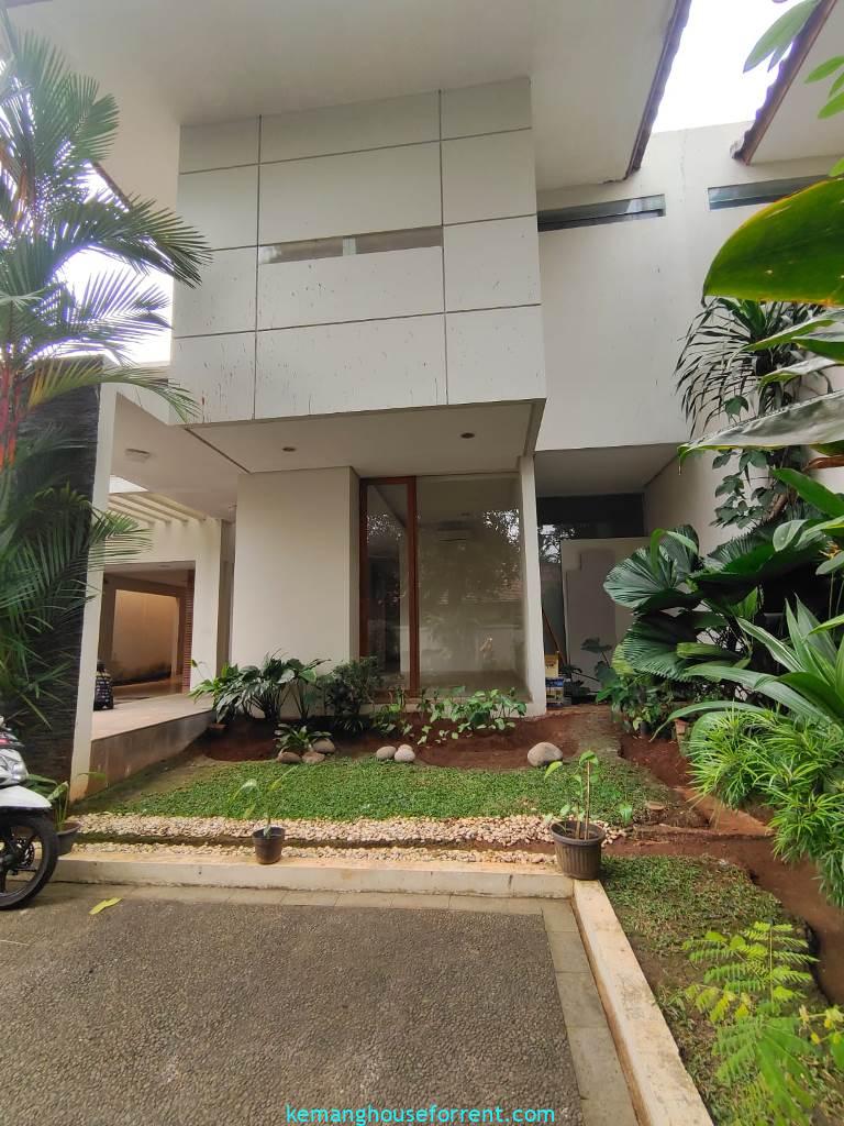 for rent 4 Bedroom House in Kemang