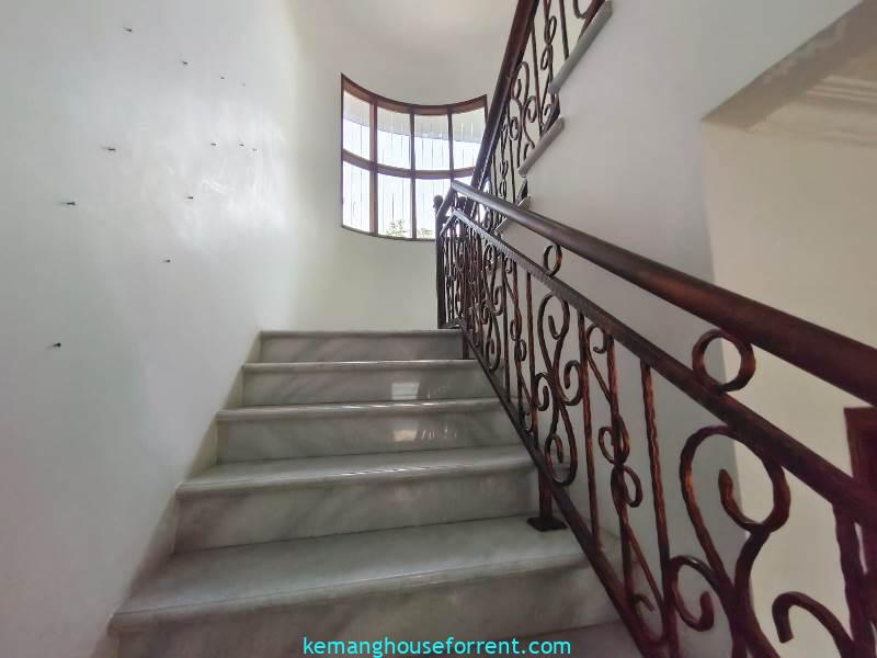 House For Rent in Executive Paradise