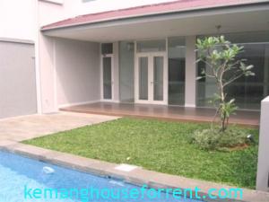 Luxurious House in Proximity to MRT Station
