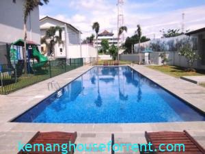 Luxurious House in Proximity to MRT Station