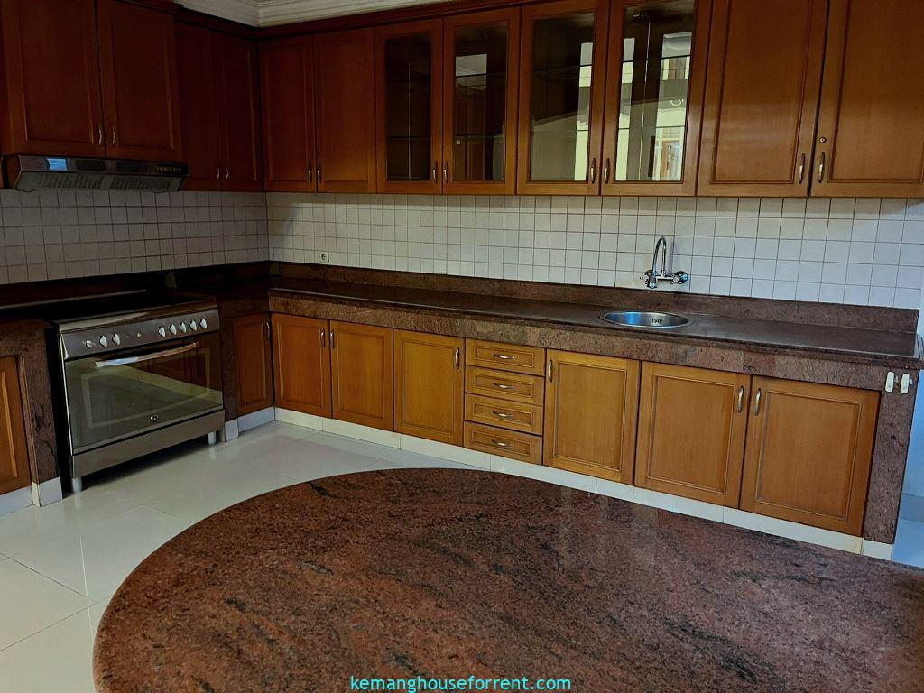 4-BR House near French School and MRT