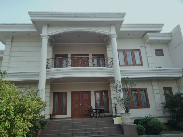 4-BR House near French School and MRT