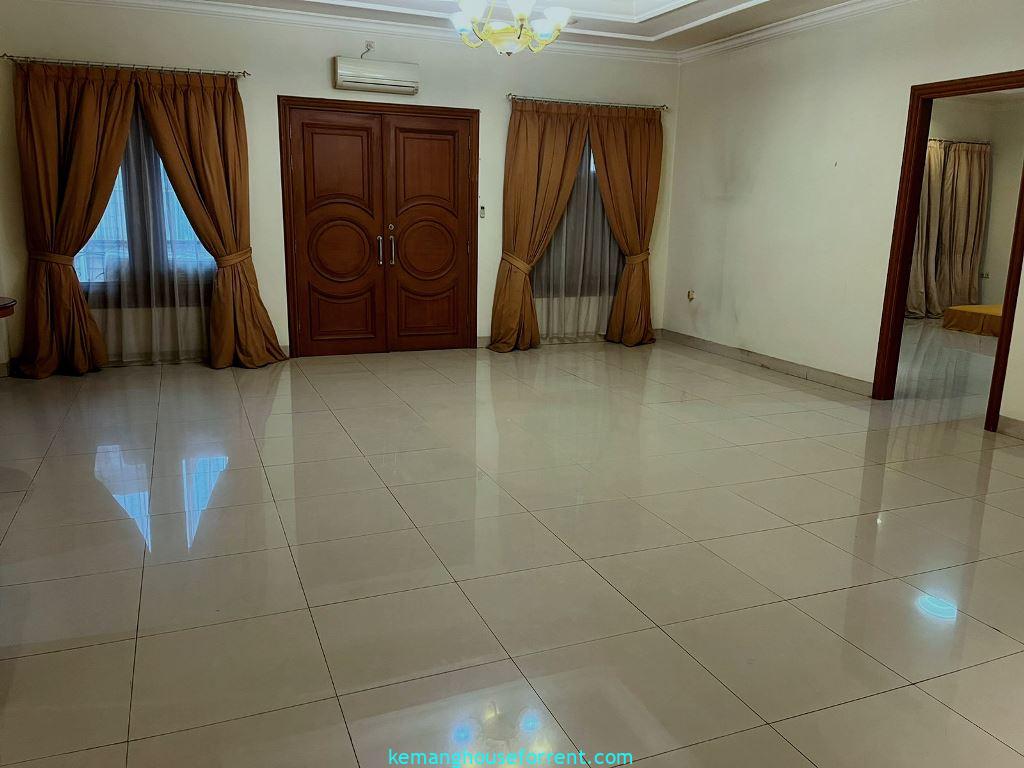 4-BR House near French School and MRT