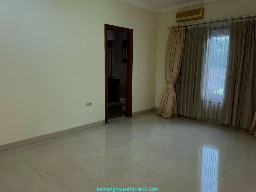 4-BR House near French School and MRT