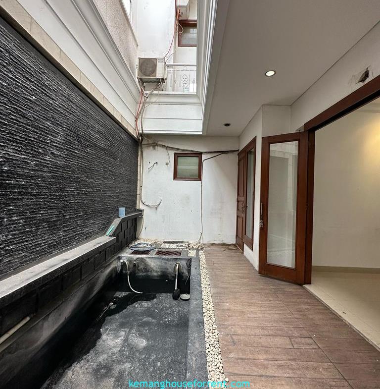 Rumah Pondok Indah 4 KT Disewakan