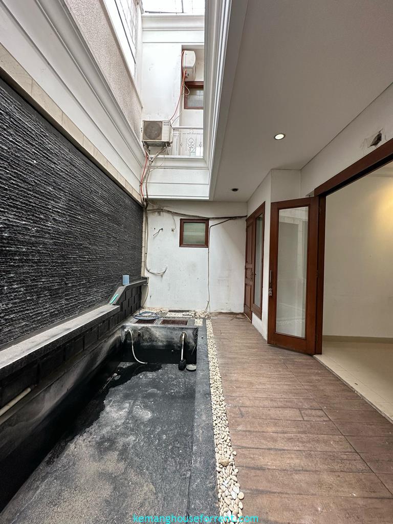 Rumah Pondok Indah 4 KT Disewakan