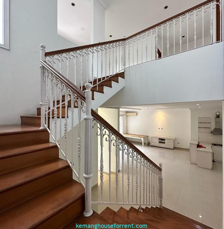 Rumah Pondok Indah 4 KT Disewakan