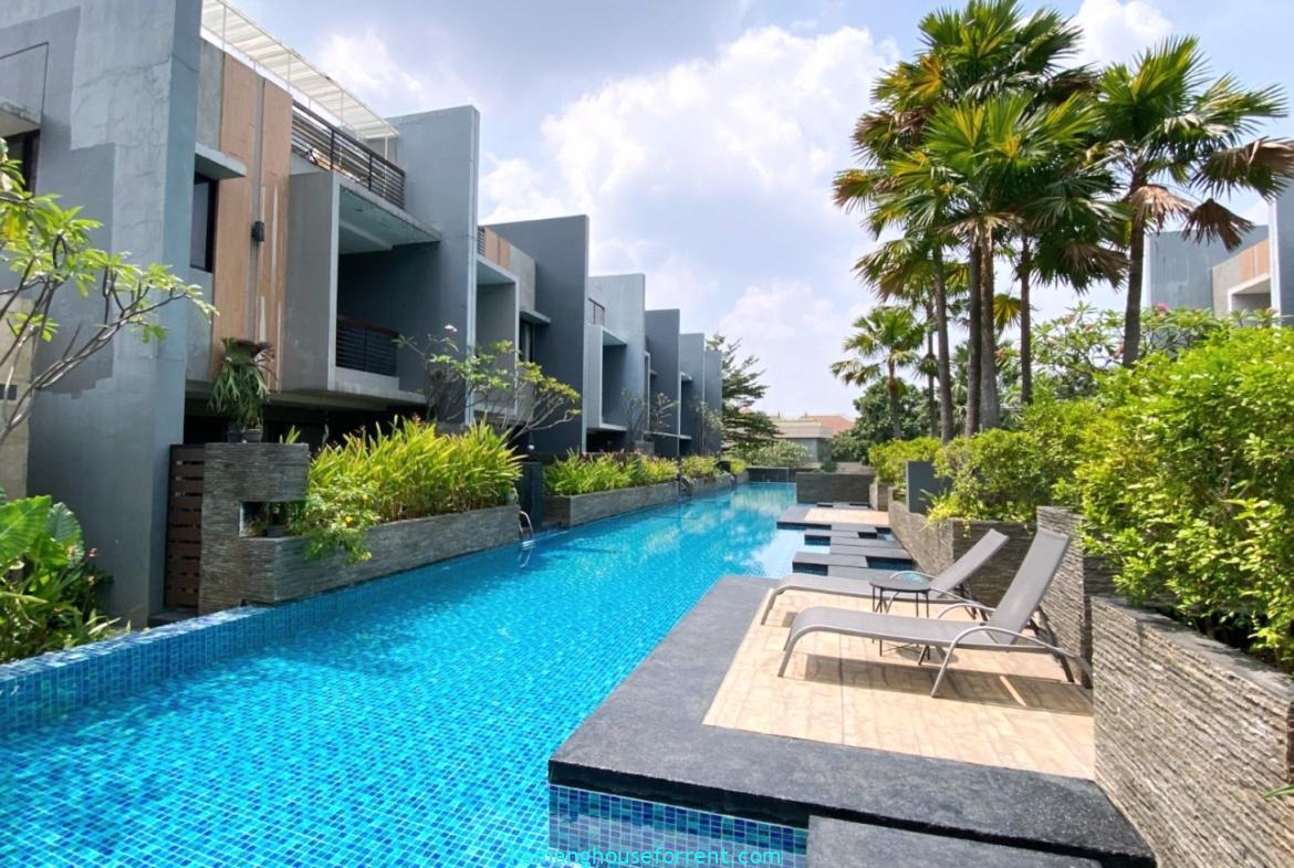 Fully Furnished Townhouse in Kemang