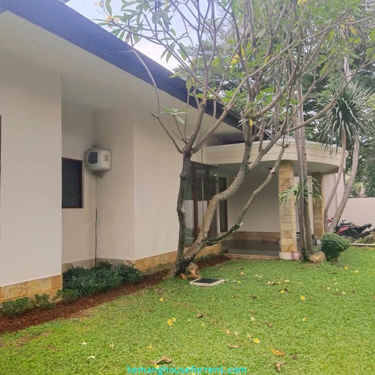 4 BR Rent House in Pejaten Barat