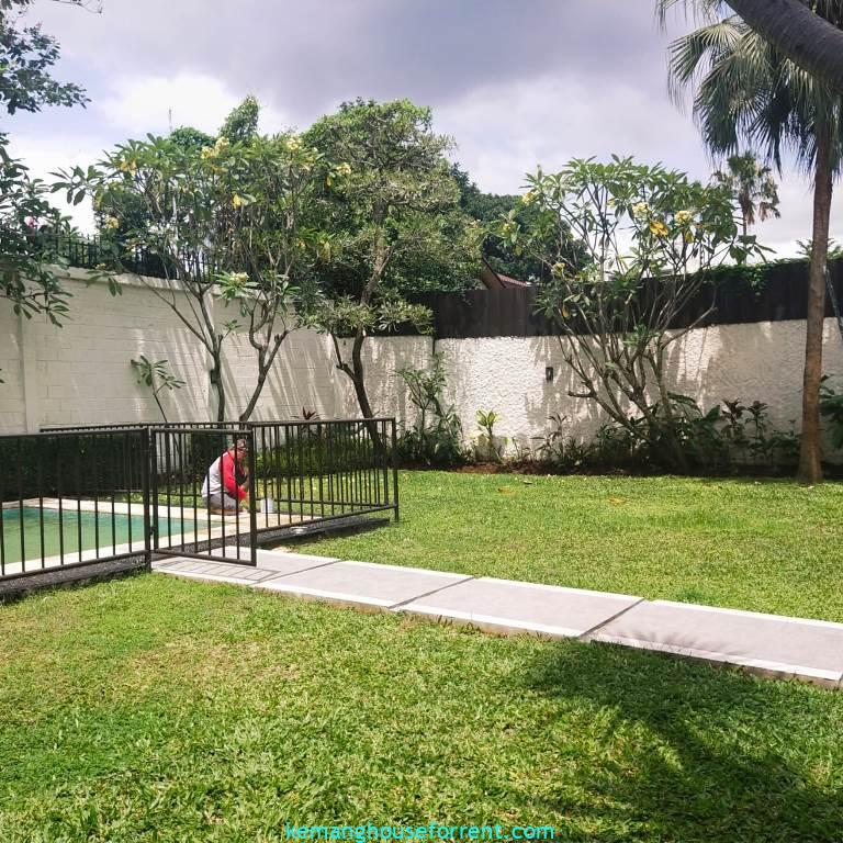 4 BR Rent House in Pejaten Barat
