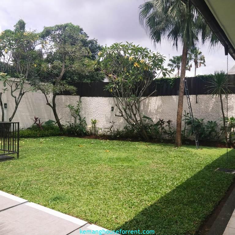 4 BR Rent House in Pejaten Barat