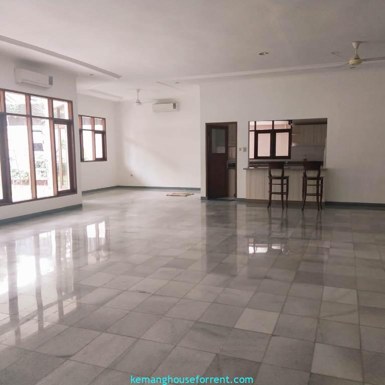 4 BR Rent House in Pejaten Barat