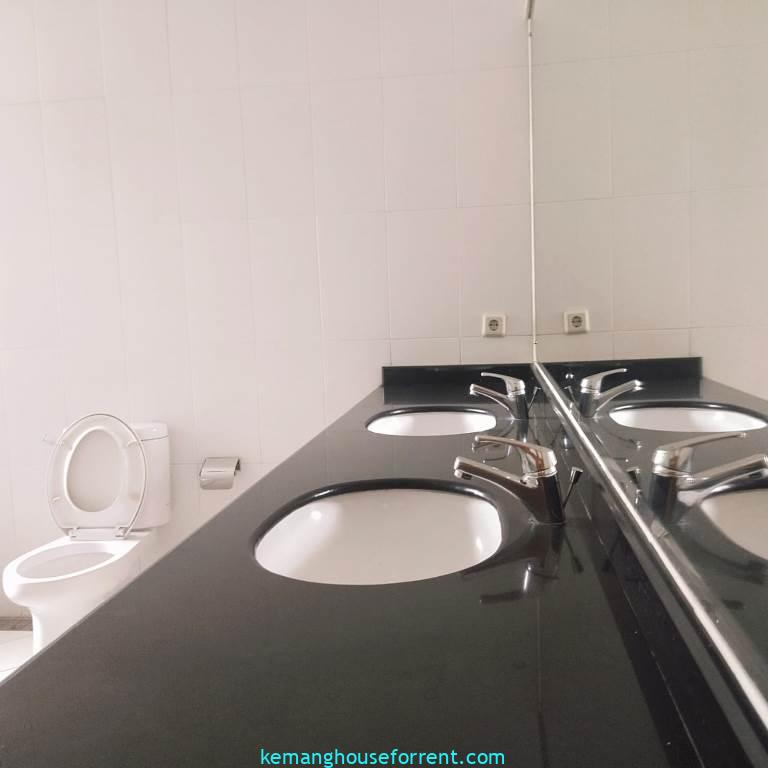 4 BR Rent House in Pejaten Barat
