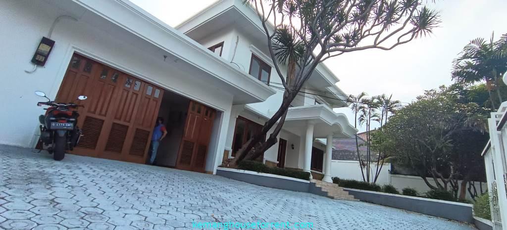 Rumah dijual di Kemang Selatan