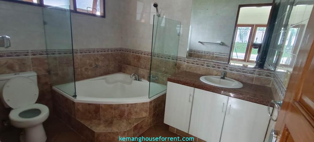 Rumah dijual di Kemang Selatan