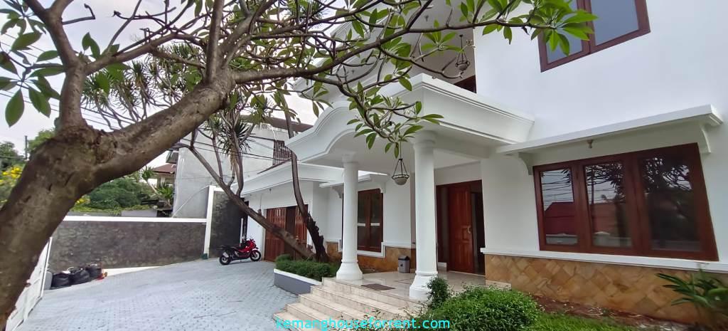 Rumah dijual di Kemang Selatan