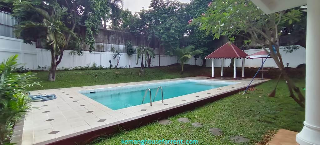 Rumah dijual di Kemang Selatan