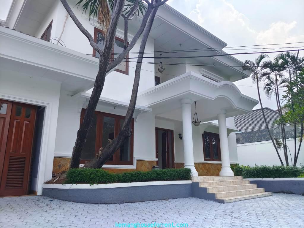 Rumah dijual di Kemang Selatan