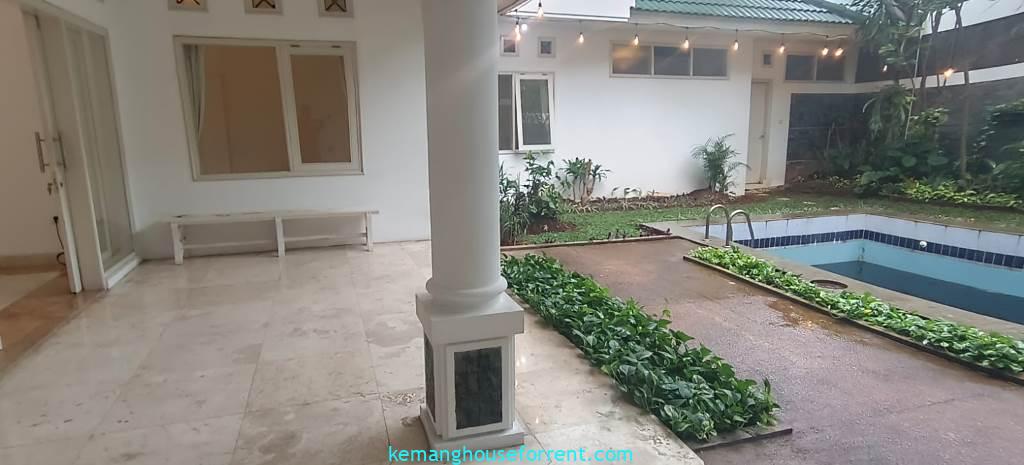 Spacious 5 BR House Near JIS Pondok Indah