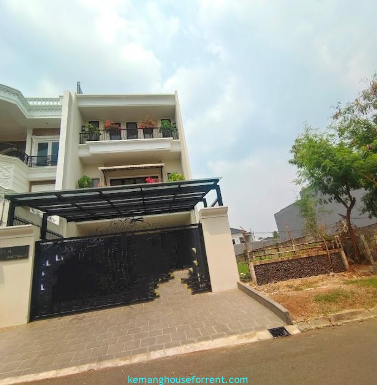 3-story house with lift Pondok Indah
