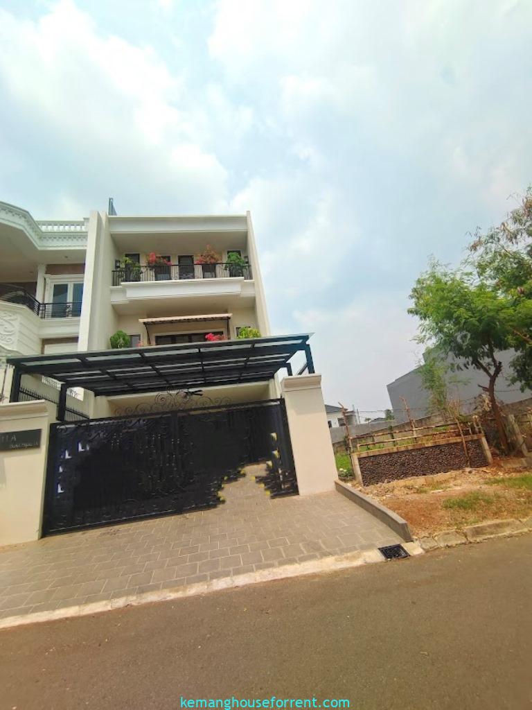 3-story house with lift Pondok Indah