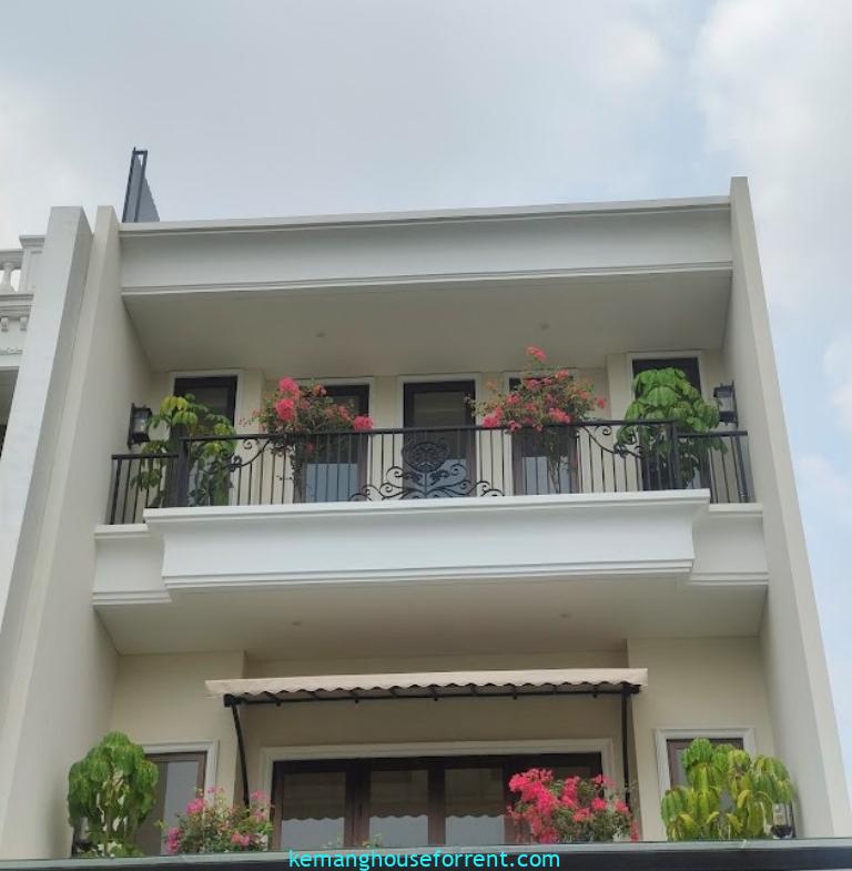 3-story house with lift Pondok Indah
