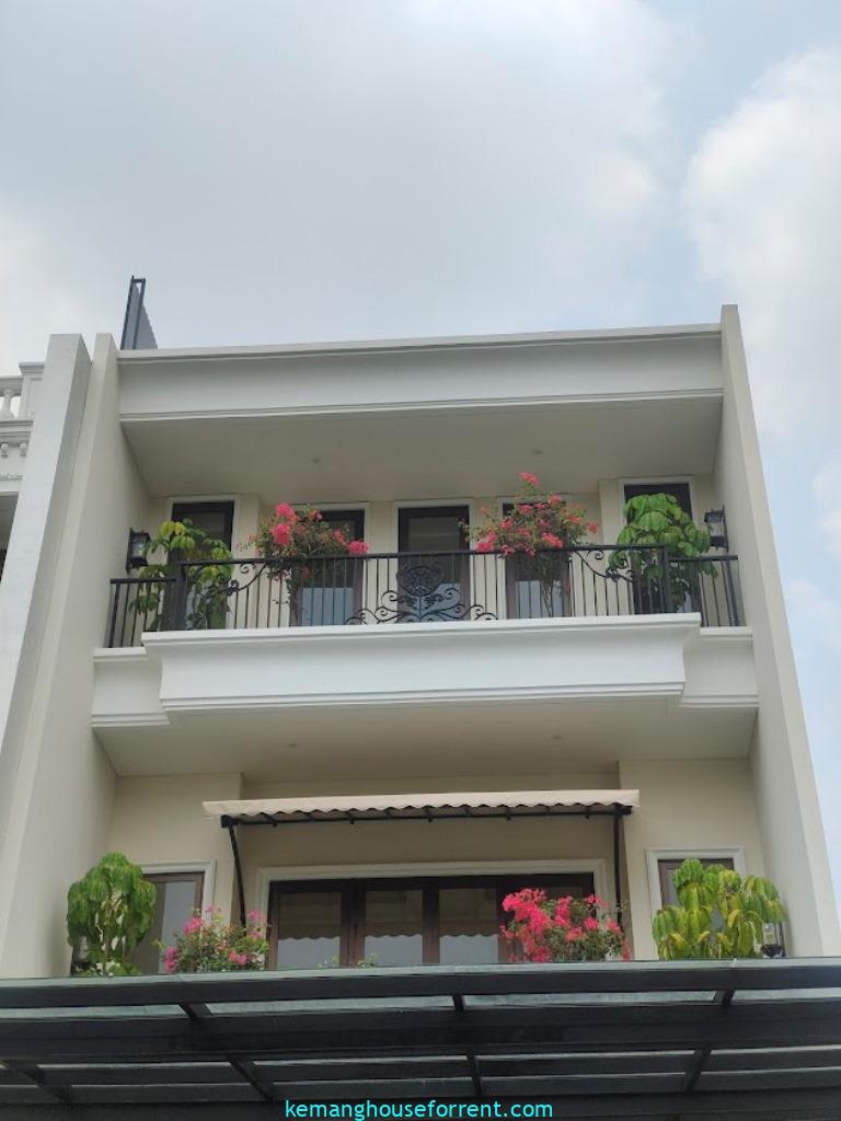 3-story house with lift Pondok Indah