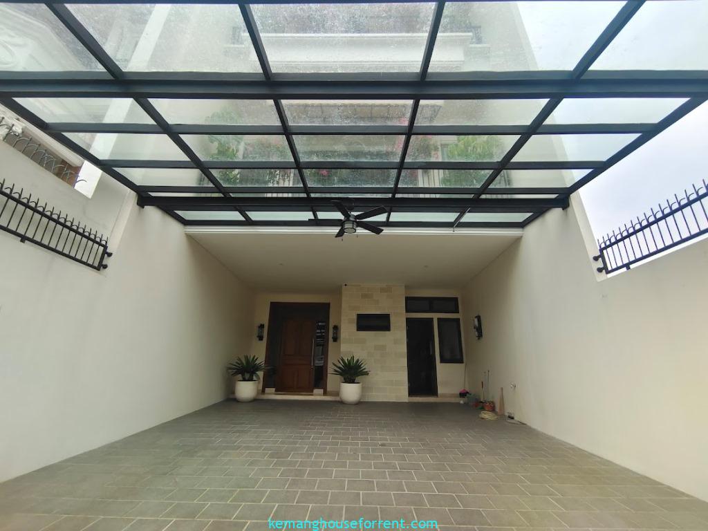 3-story house with lift Pondok Indah