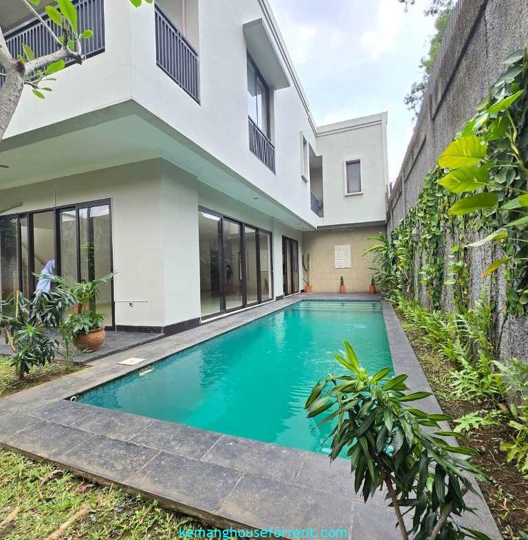 Minimalist House for Rent in Kemang with Rooftop
