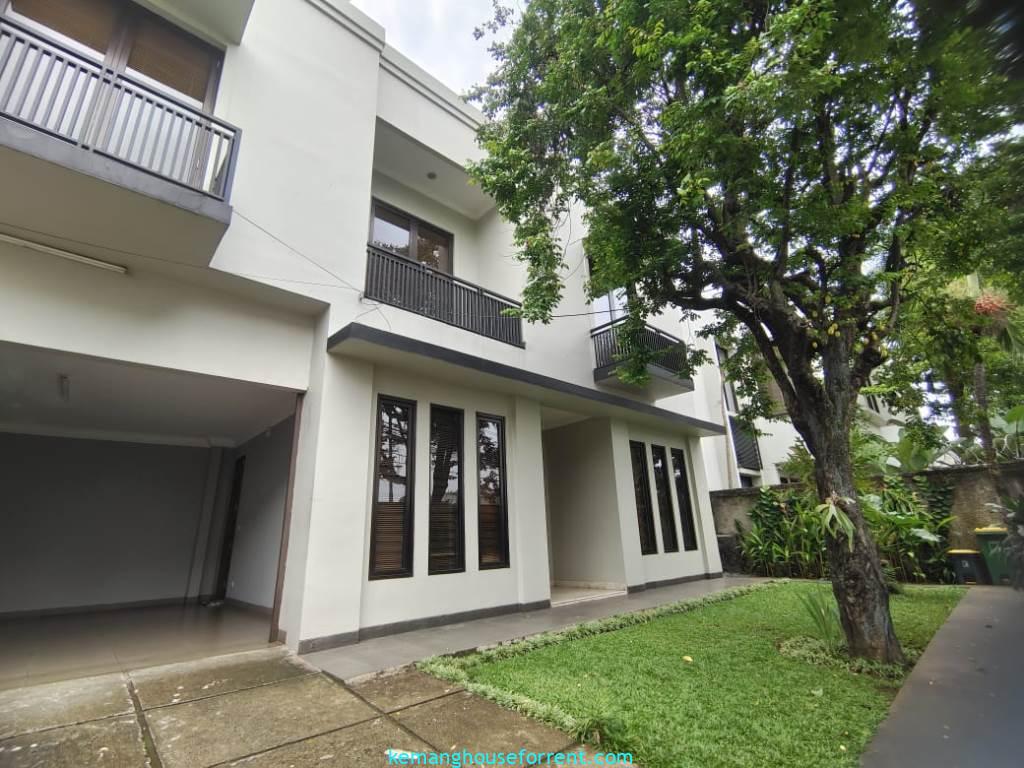 Minimalist House for Rent in Kemang with Rooftop