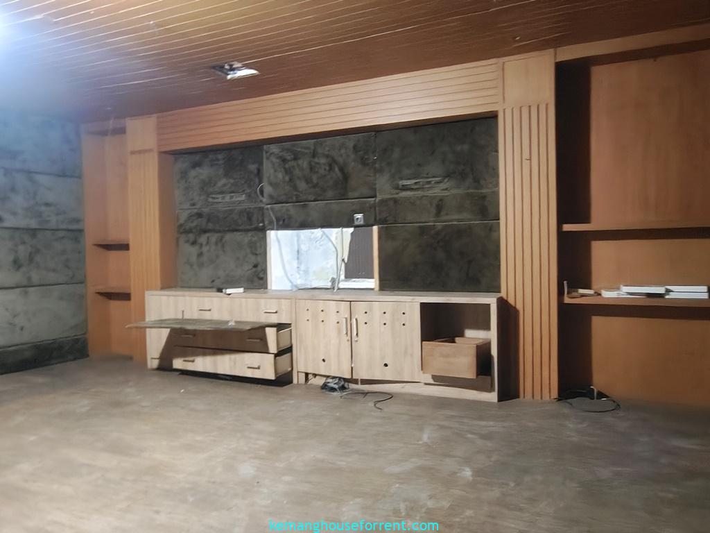 Gedung Komersial 3 lantai di Kemang Raya