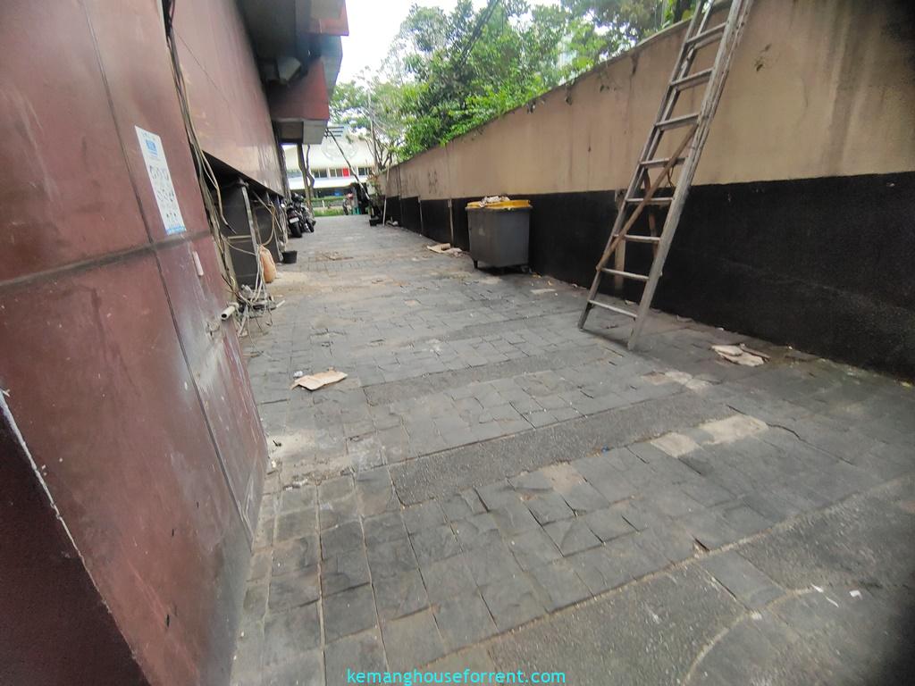 Gedung Komersial 3 lantai di Kemang Raya