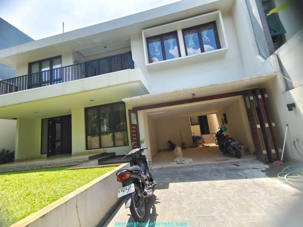 Modern 4BR House in Pondok Indah