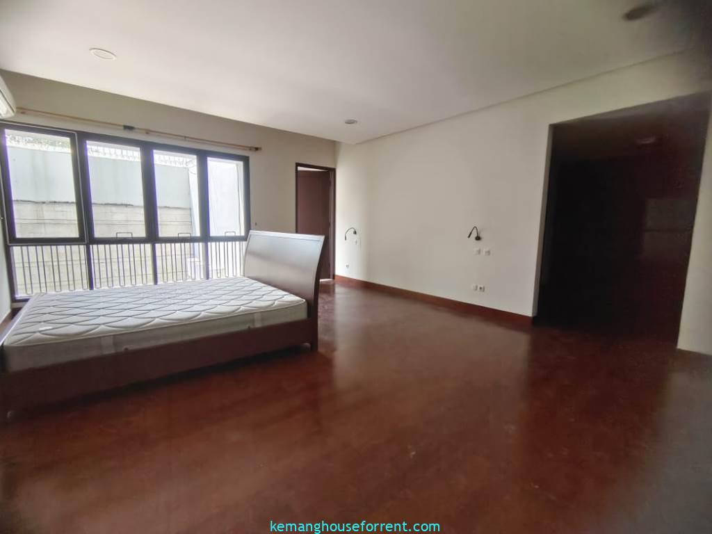 Modern 4BR House in Pondok Indah