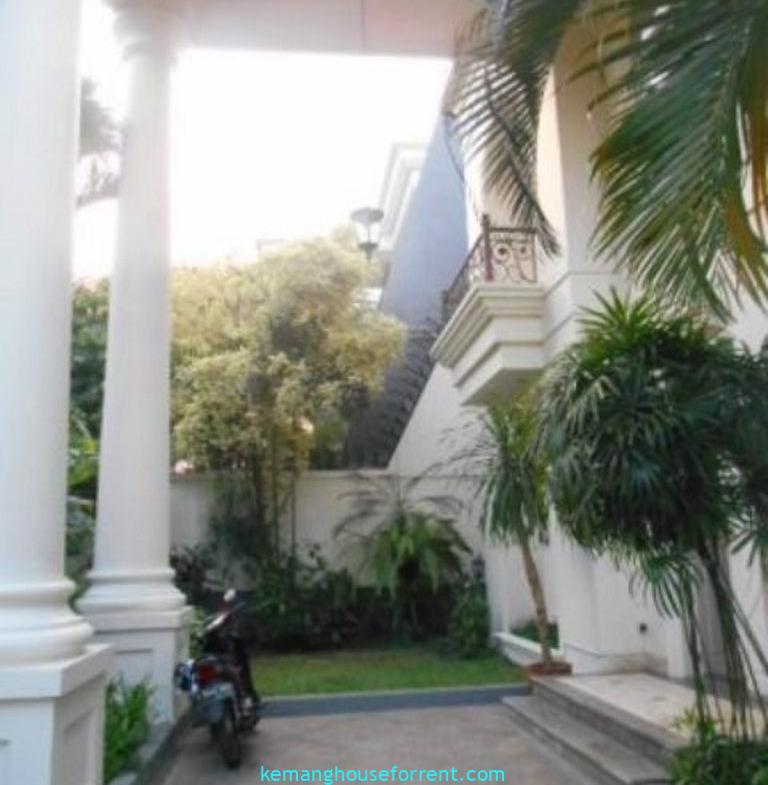 Modern House With Pool in Kemang Dalam