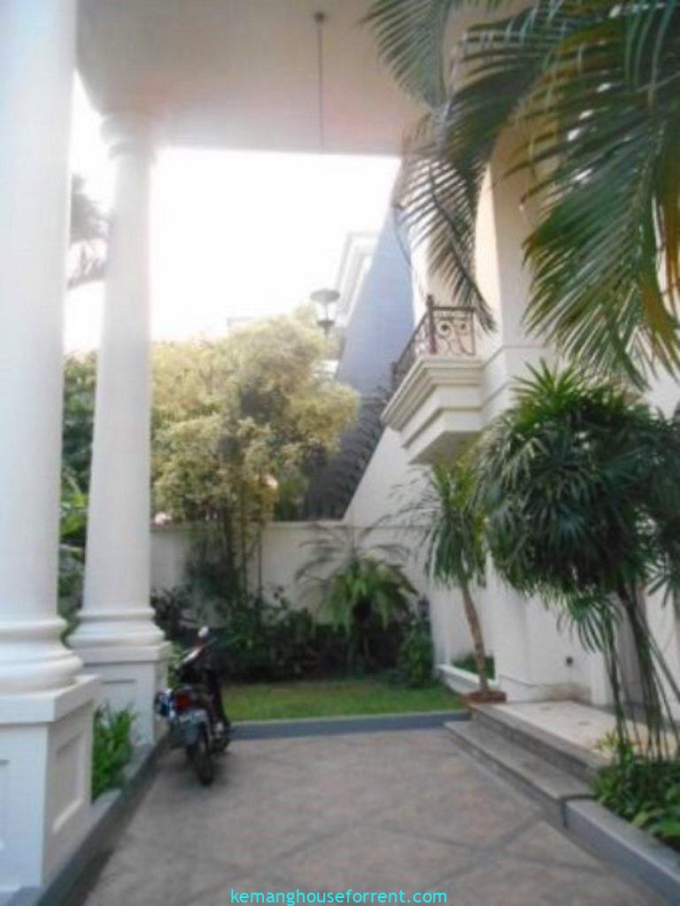 Modern House With Pool in Kemang Dalam