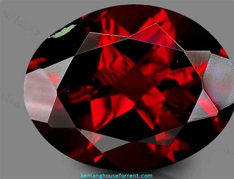 who should not wear garnet stone