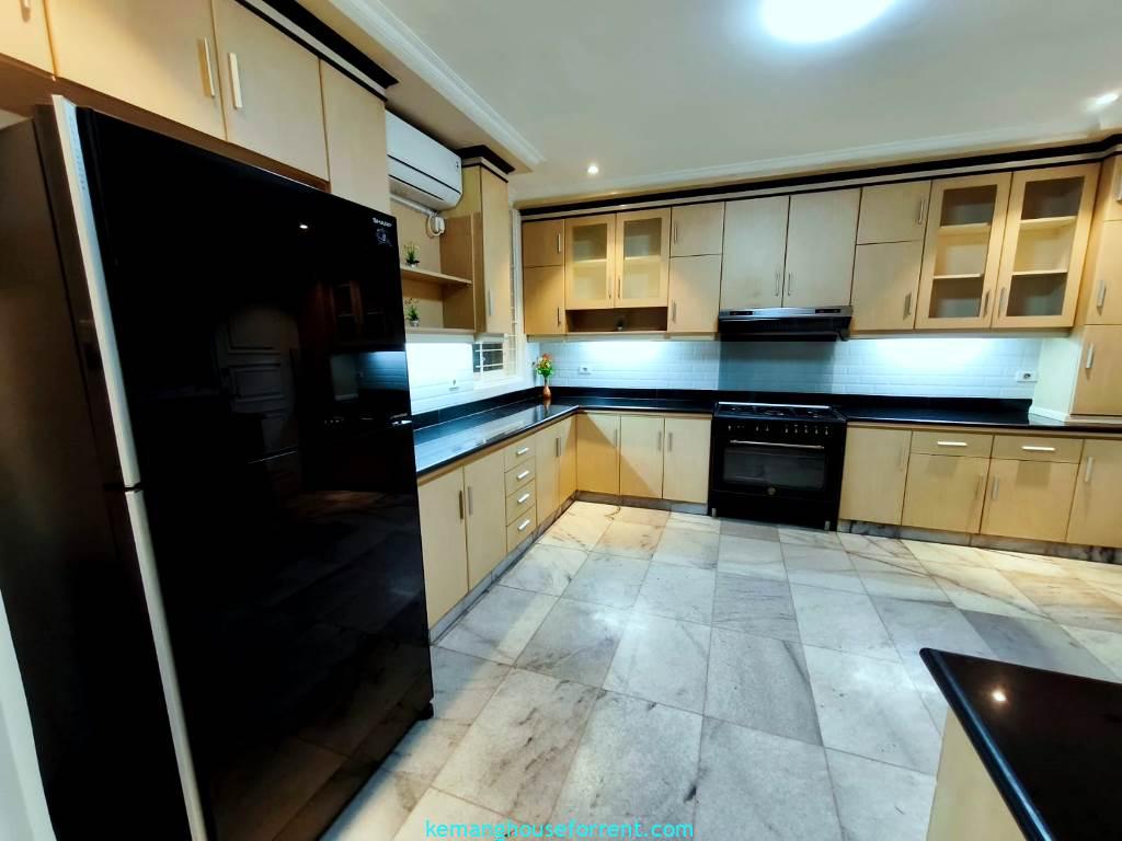 4BR House for Rent in Kebayoran Baru