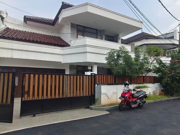 4-BR House in Executive Paradise Antasari