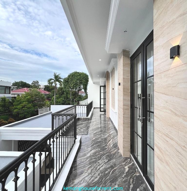 Rumah Mewah Dijual di Pondok Indah