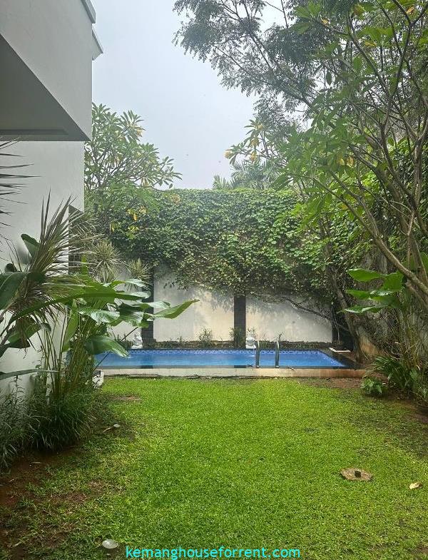 4 BR Minimalist Townhouse in Benda Kemang